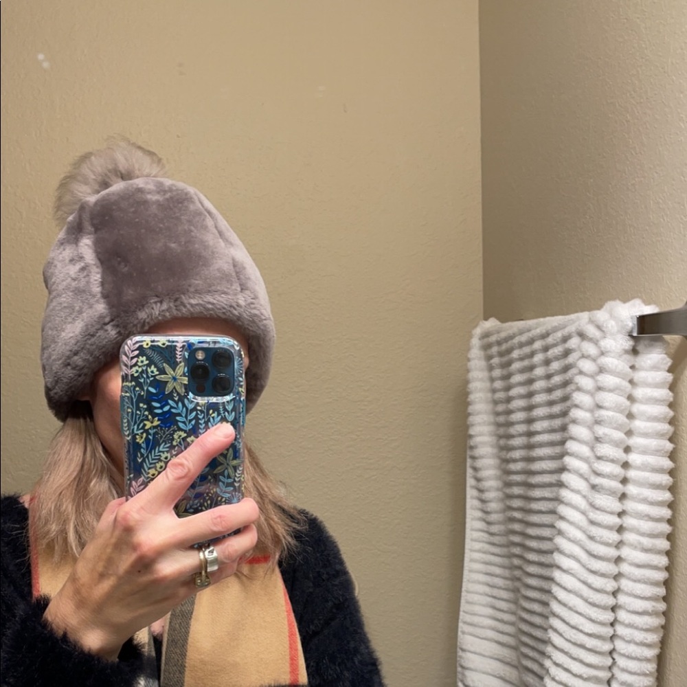 Ugg Beanie - image 6